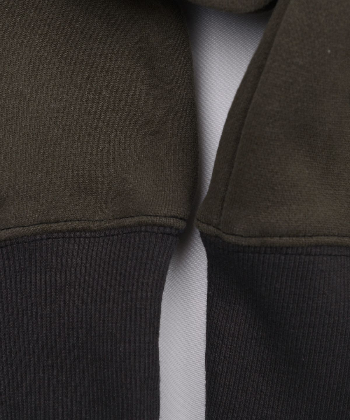 피스메이커(PIECE MAKER) OFFICIAL STITCH CROP SWEATSHIRTS (OLIVE)