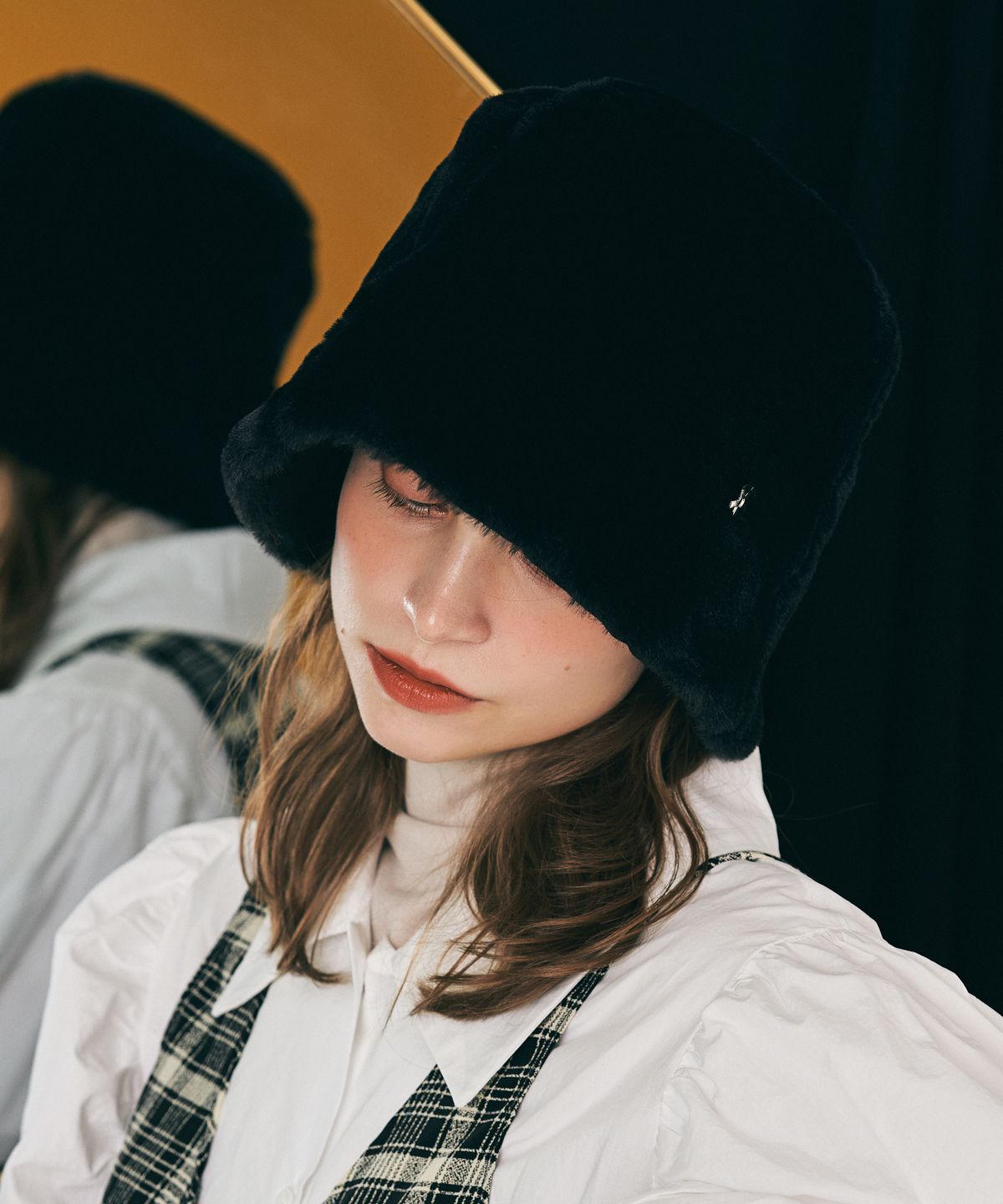 엘케블룸(ELKE BLOEM) RABBIT BLACK BUCKET HAT