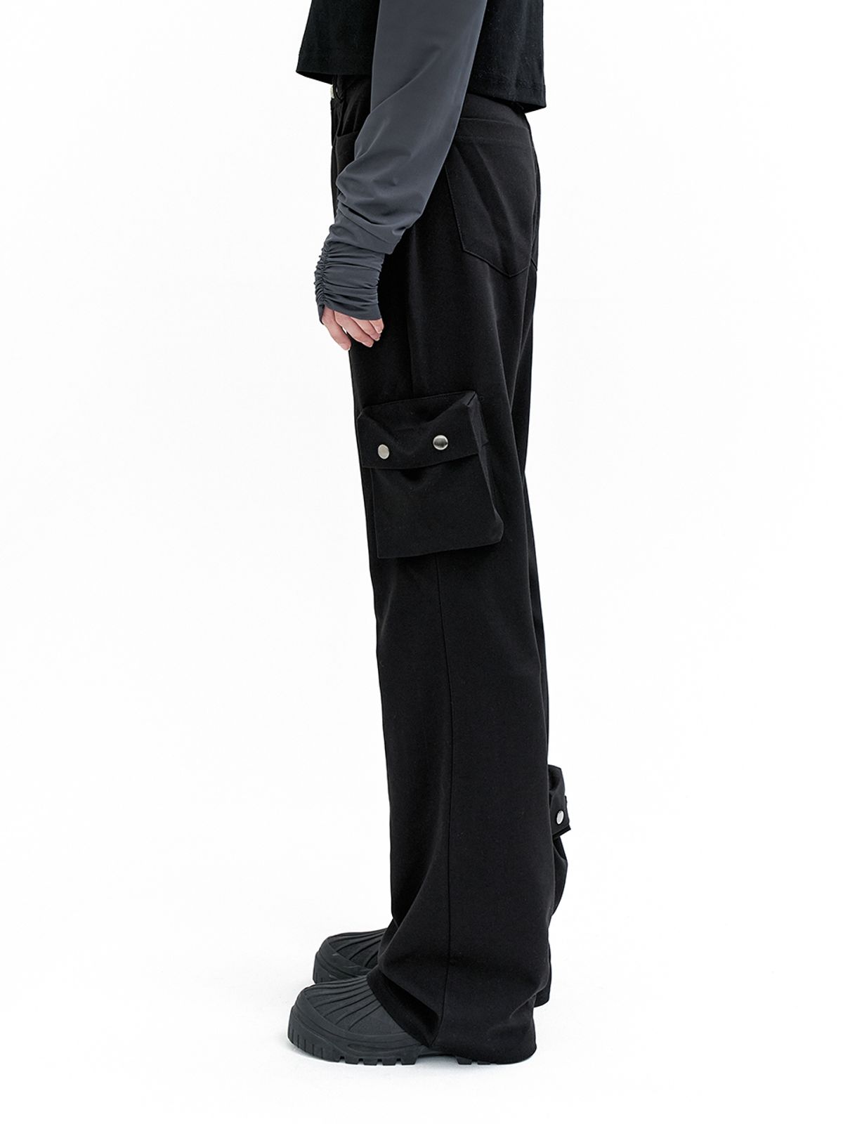 와이이이엘(YEEL) MULTI-POCKET BOOTS CUT PANTS BLACK