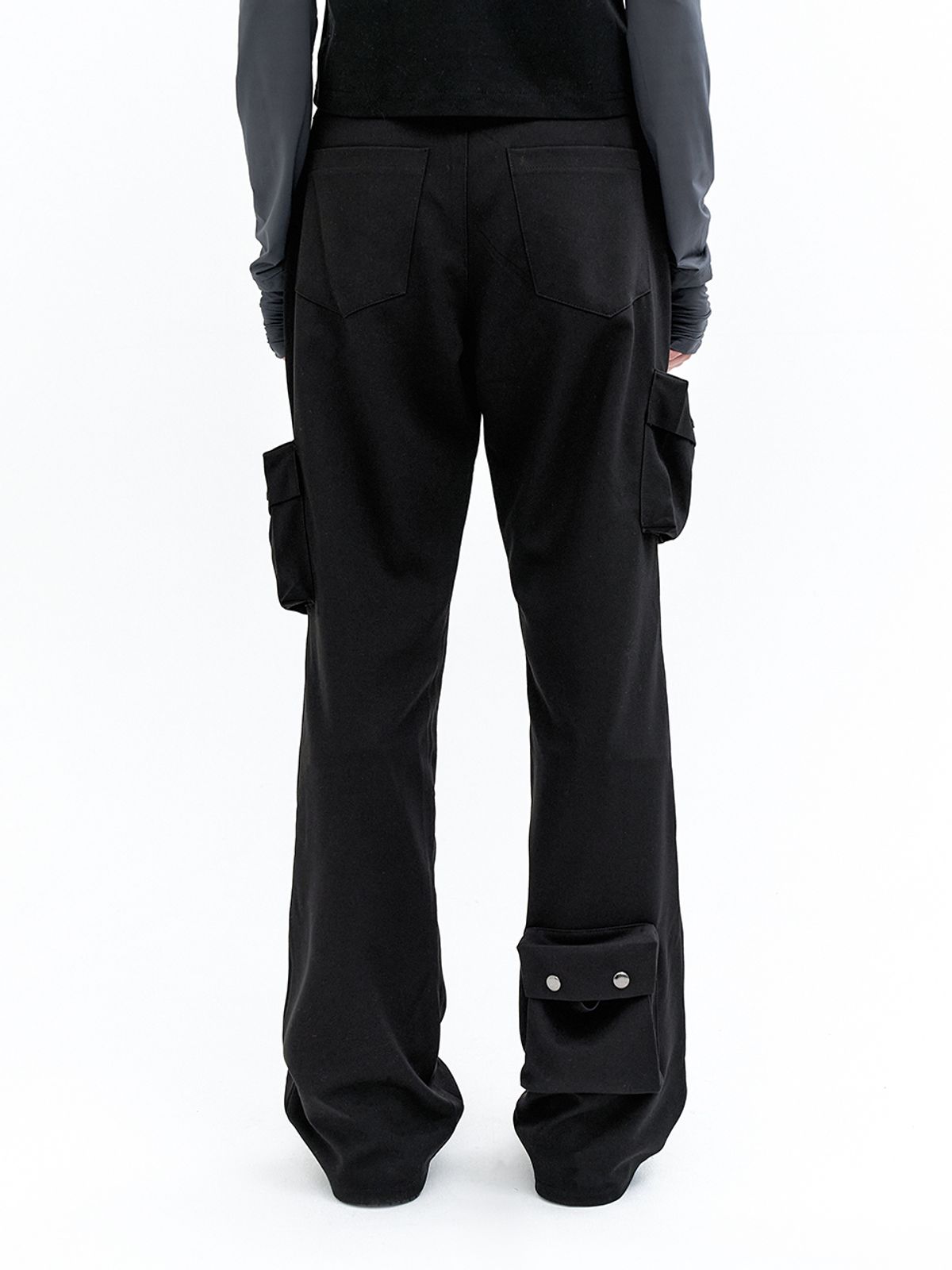 와이이이엘(YEEL) MULTI-POCKET BOOTS CUT PANTS BLACK