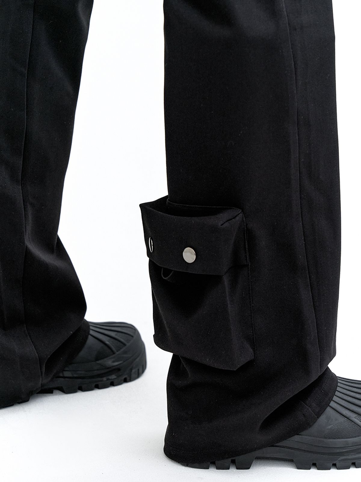 와이이이엘(YEEL) MULTI-POCKET BOOTS CUT PANTS BLACK
