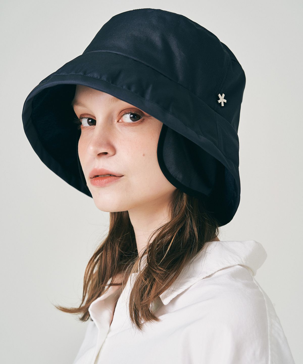 엘케블룸(ELKE BLOEM) EARFLAP NAVY BUCKET HAT