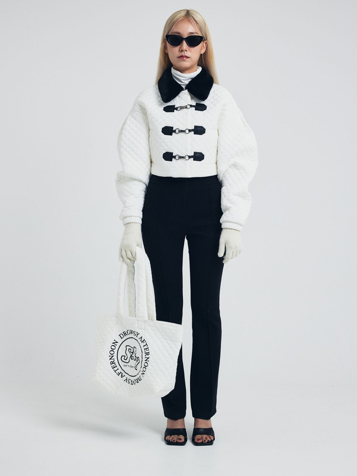 쎄이연(SAYYEON) Quilted Cropped Jacket with Hook Closure White Ivory