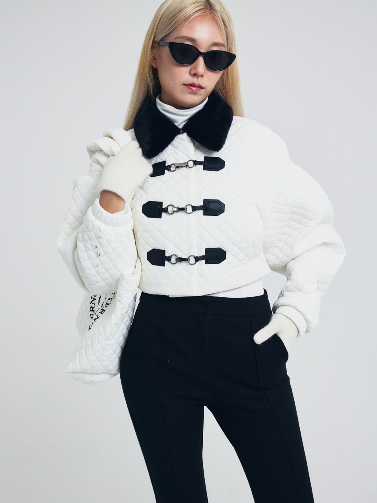 쎄이연(SAYYEON) Quilted Cropped Jacket with Hook Closure White Ivory