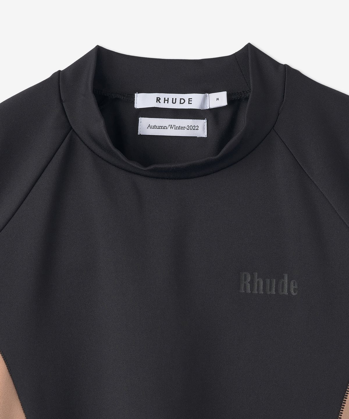 루드(RHUDE) 모크 넥 스포츠 반소매 티셔츠 - 블랙:누드 / RHFW22TT086650171017