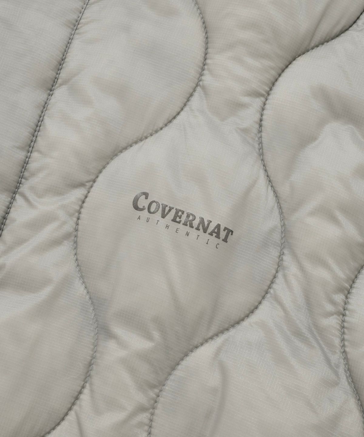 커버낫(COVERNAT) 미드 퀼팅 자켓 라이트 그레이