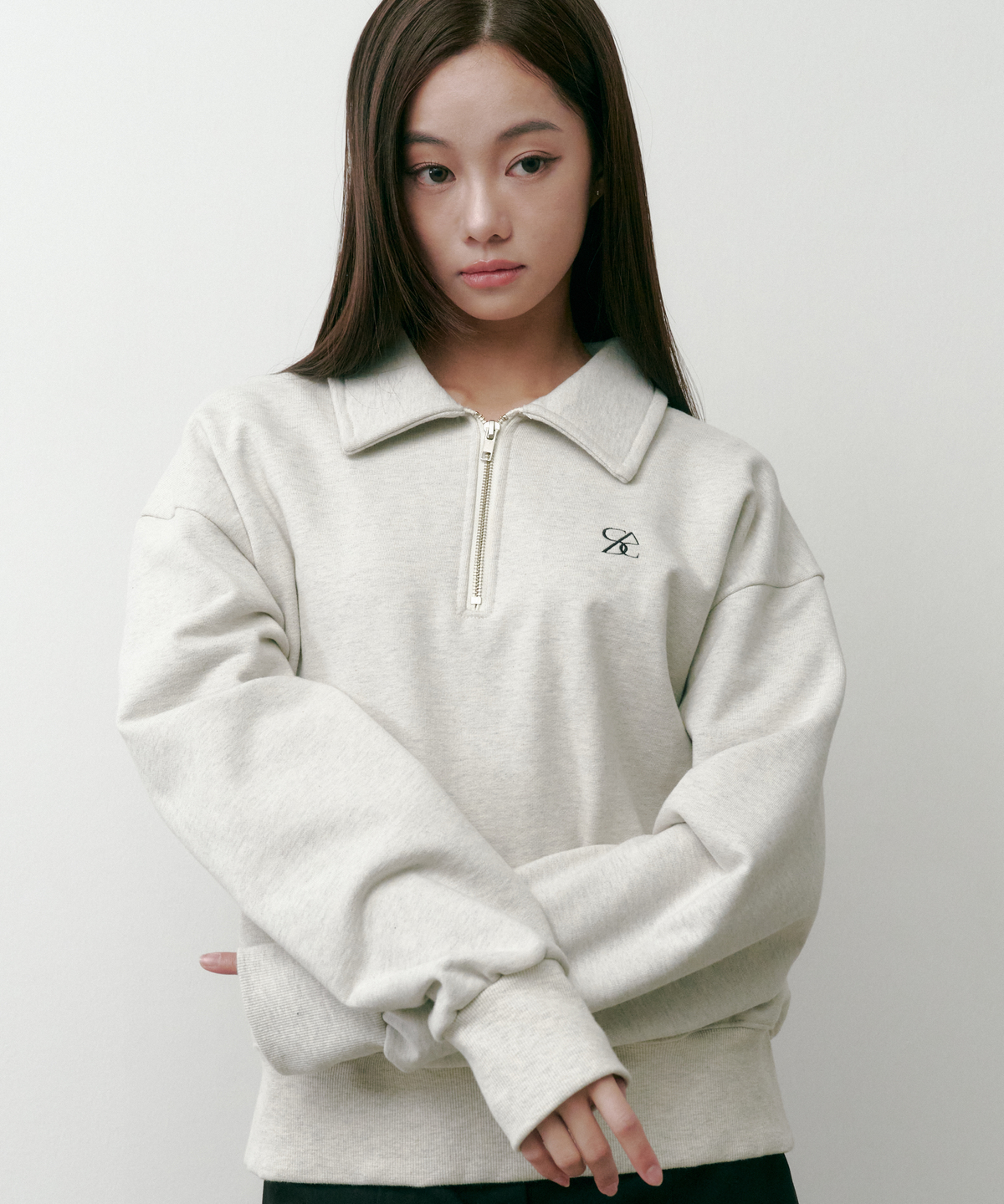 솔트앤초콜릿(SALT AND CHOCOLATE) SAC 로고 하프 집업 스웨트셔츠 오트밀 4W2233302