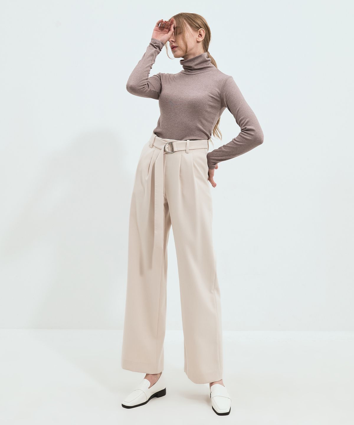 솔트앤초콜릿(SALT AND CHOCOLATE) 와이드 벨트 슬랙스 연베이지 4W223V302