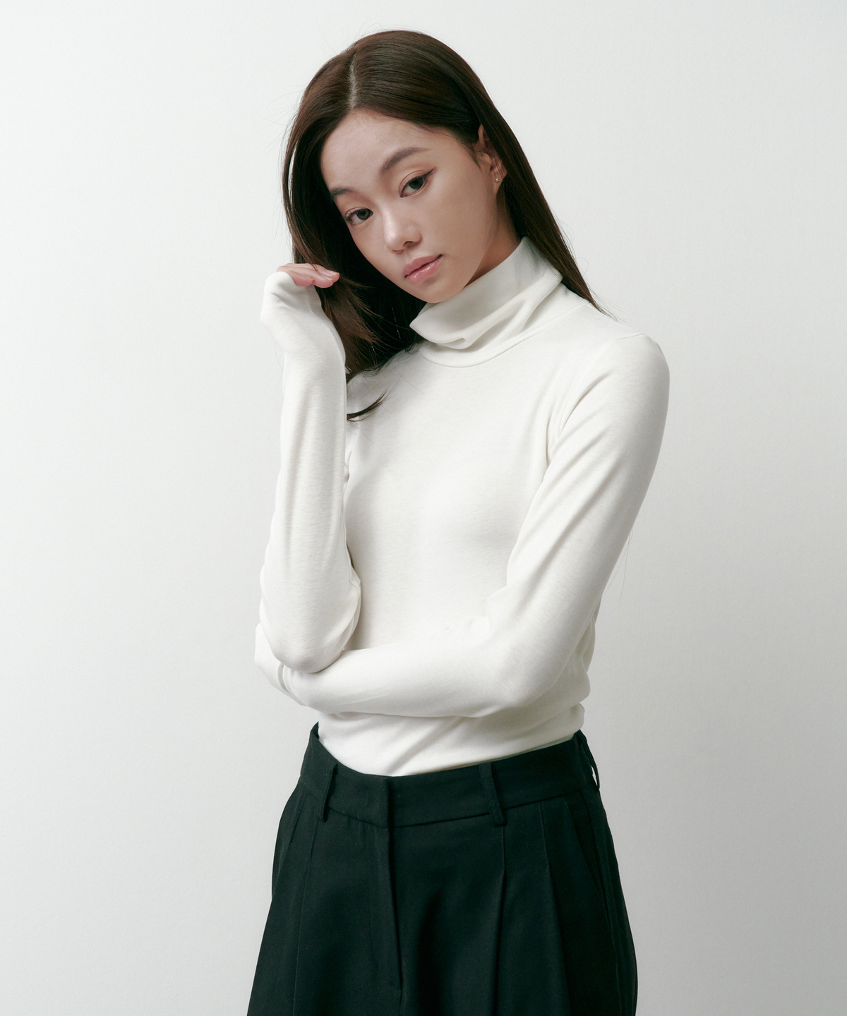 솔트앤초콜릿(SALT AND CHOCOLATE) 텐시울 베이직 터틀넥 티셔츠 아이보리 4W2245302