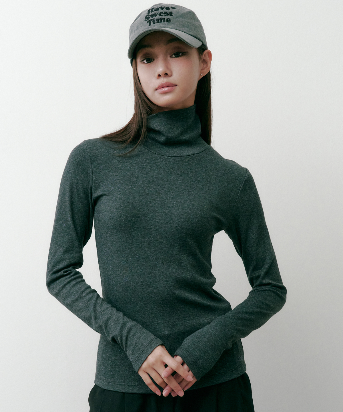 솔트앤초콜릿(SALT AND CHOCOLATE) 텐시울 베이직 터틀넥 티셔츠 차콜 4W2245302