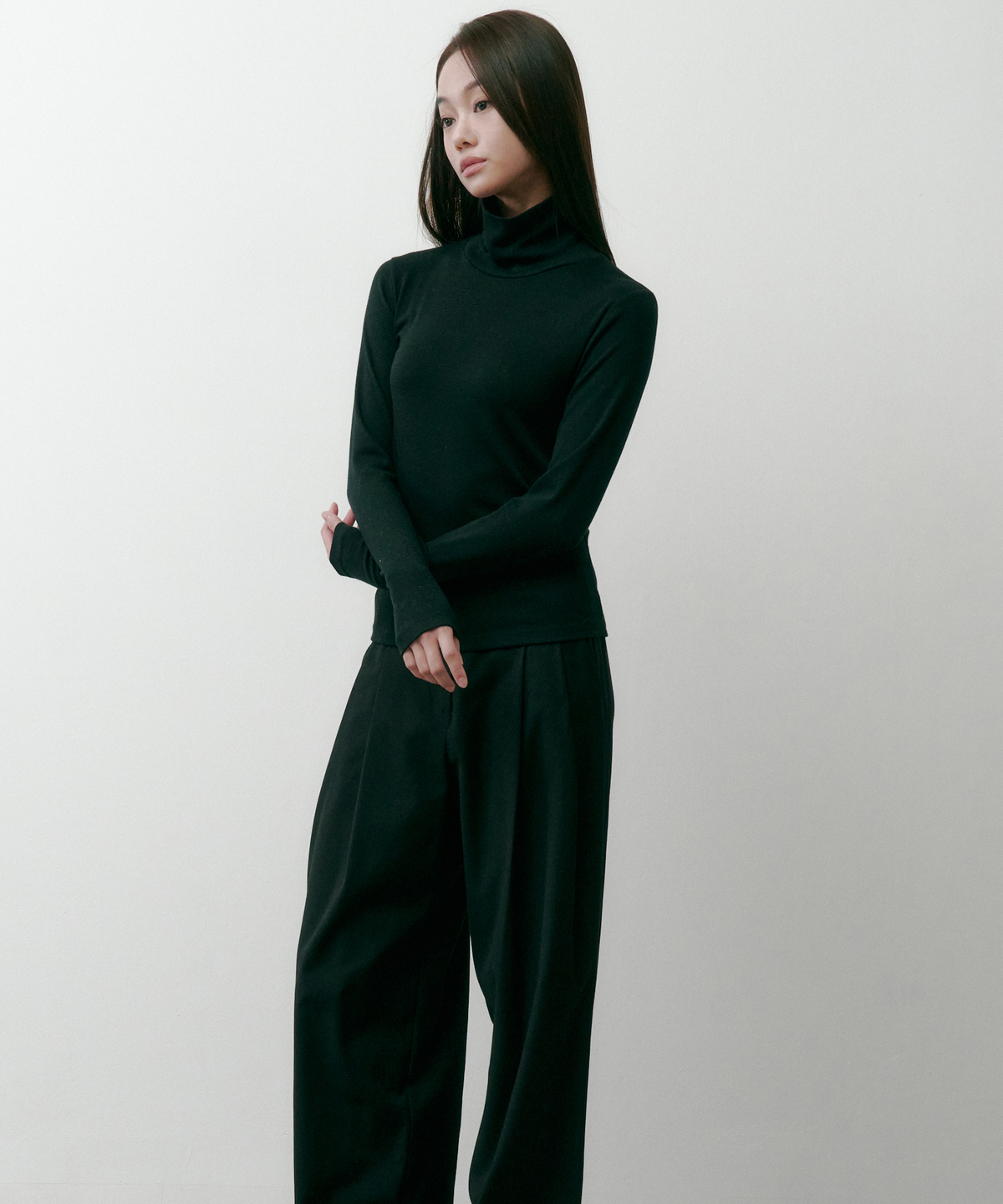 솔트앤초콜릿(SALT AND CHOCOLATE) 텐시울 베이직 터틀넥 티셔츠 블랙 4W2245302