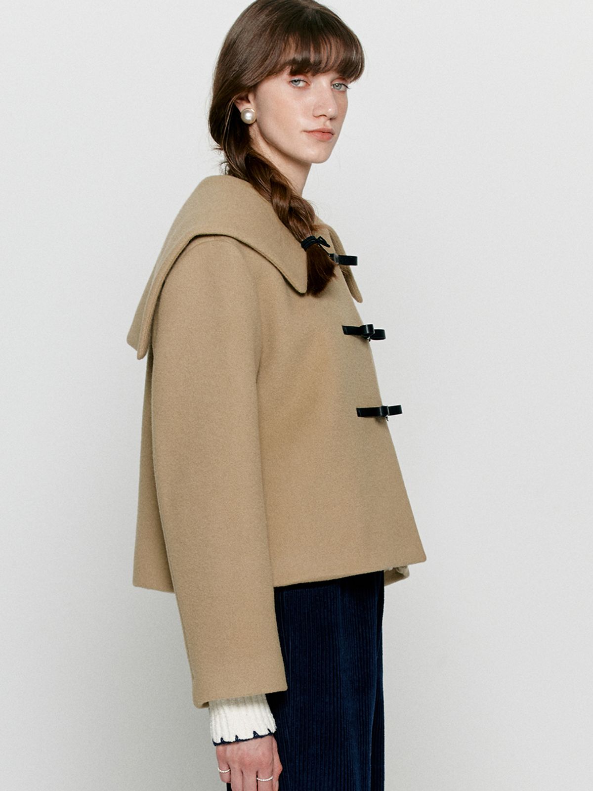 비뮤즈맨션(BEMUSE MANSION) Ribbon button sailor half coat - Khaki beige