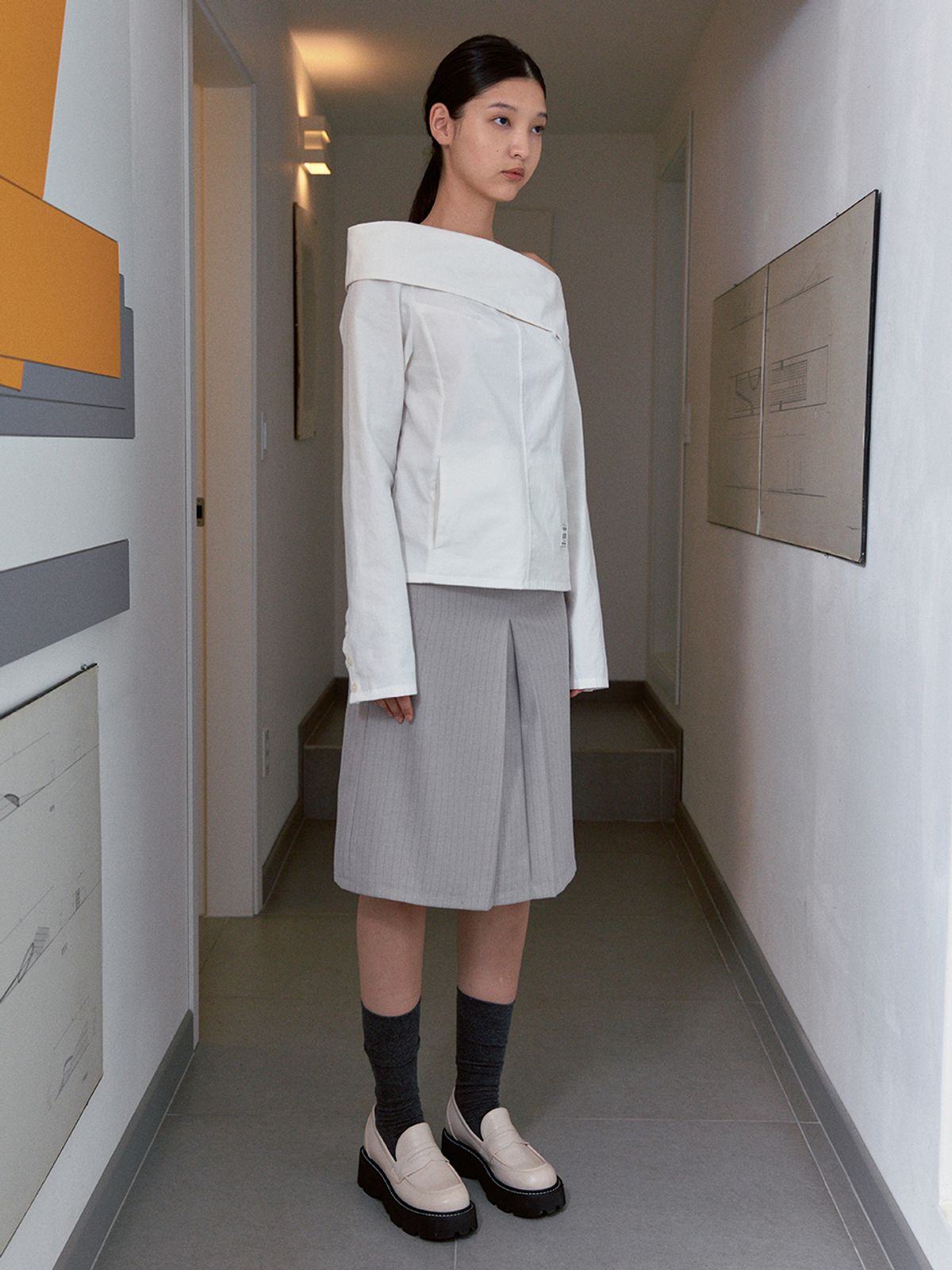 시눈(SINOON) OFF-SHOULDER BOTTONED BLOUSE (IVORY)