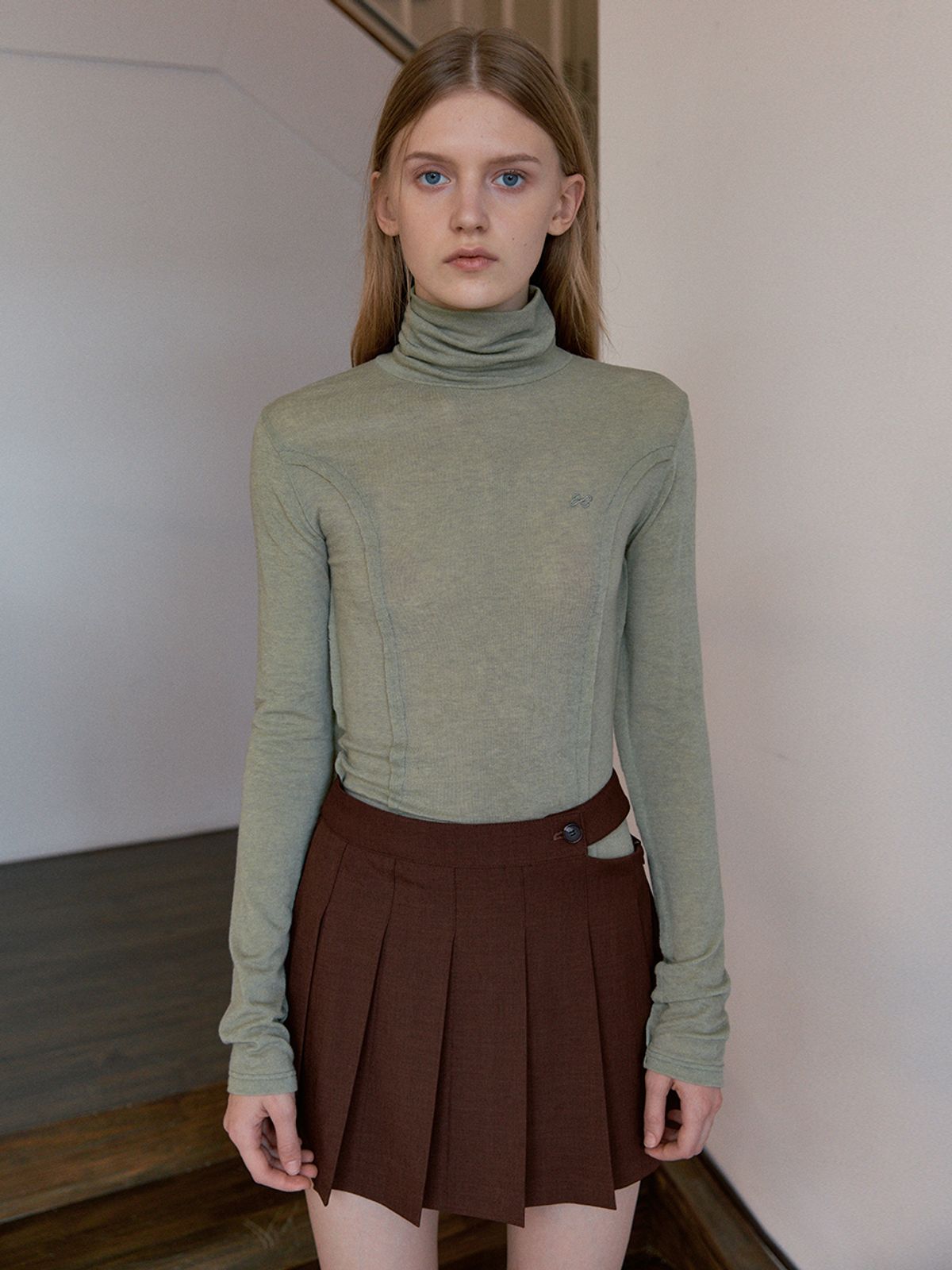 시눈(SINOON) CUT OUT PLEATED MINI SKIRT (BROWN)