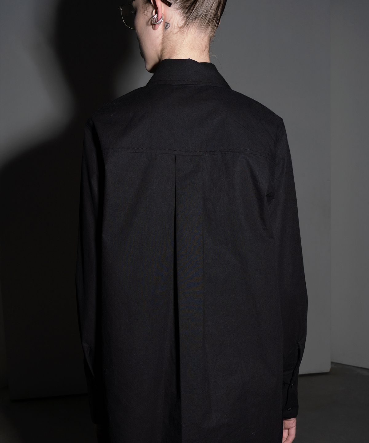 320쇼룸(320SHOWROOM) Cotton Wide Collar One-Pocket Shirt Black