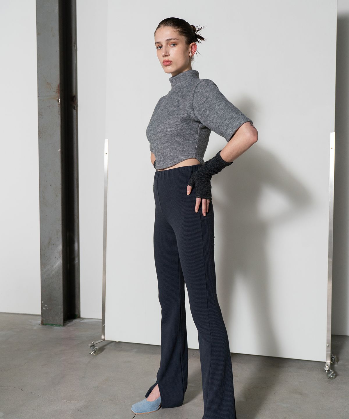 320쇼룸(320SHOWROOM) Mock Neck Short Sleeve Knit Gray