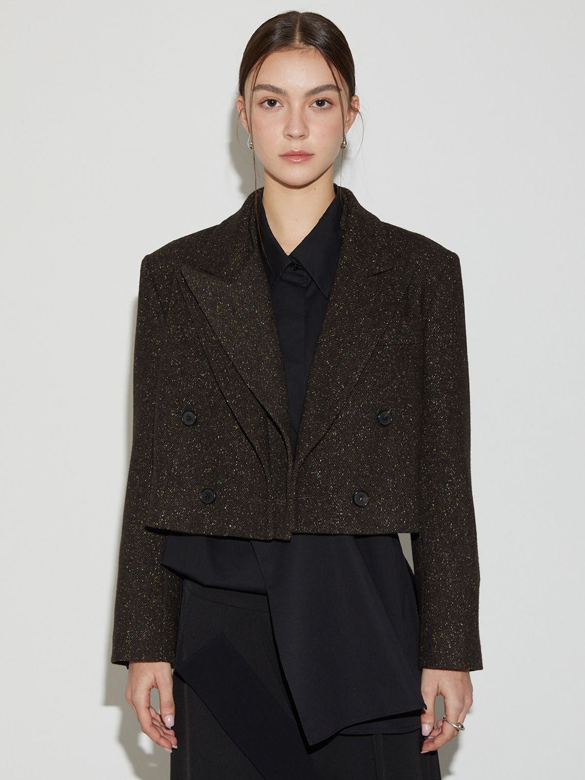 르이엘(LE YIEL) Peaked Collar Wool Crop Jacket_Brown 피크드 카라 울 크롭 자켓_브라운