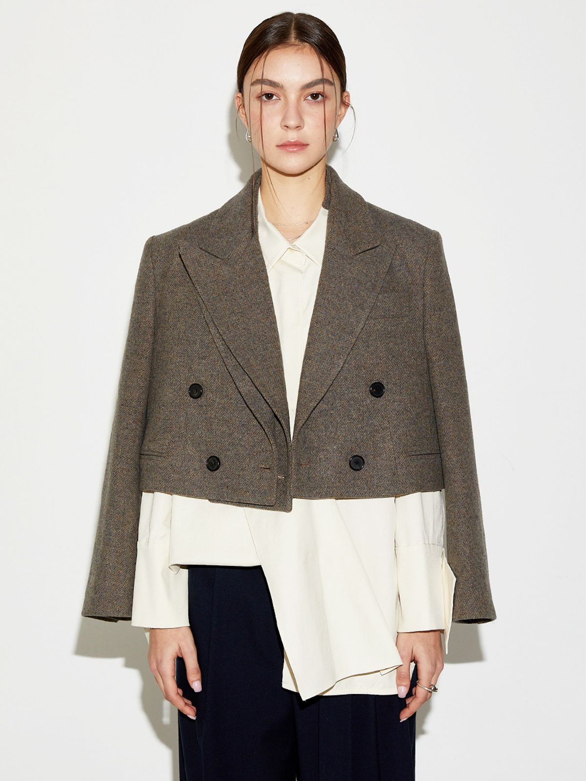 르이엘(LE YIEL) Peaked Collar Wool Crop Jacket_Beige 피크드 카라 울 크롭 자켓_베이지