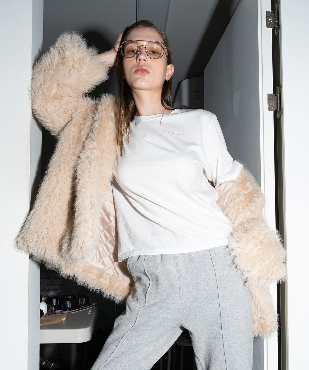 320쇼룸(320SHOWROOM) Fake Fur Neckline Hook 4 Button Jacket Beige