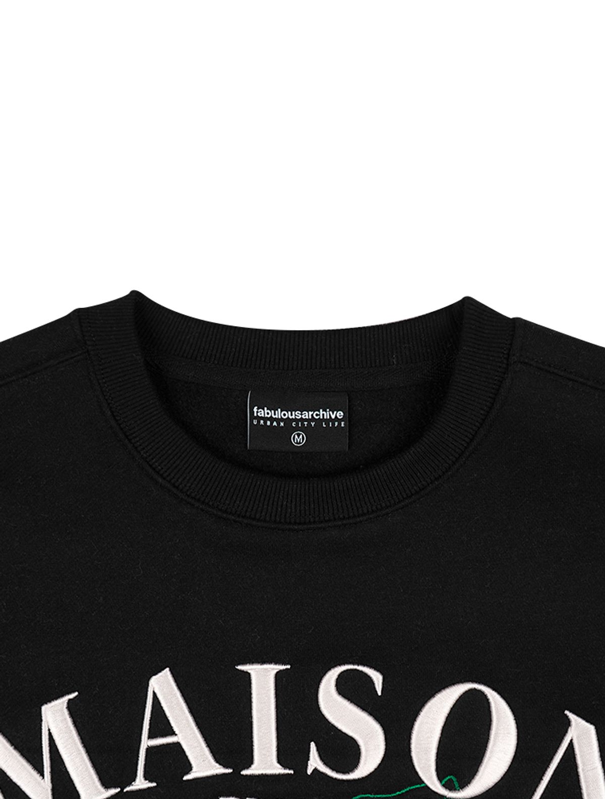 라 메종 스튜디오(LA MAISON STUDIO) UNISEX 르리스 엠보 자수 맨투맨 블랙화이트(FCC3TS478M)