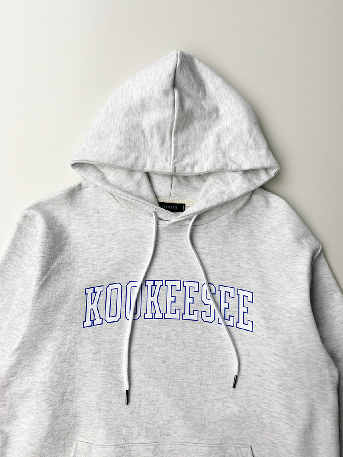 쿠키시(KOOKEESEE) 쿠키시 로고 프린팅 후디_백메란지
