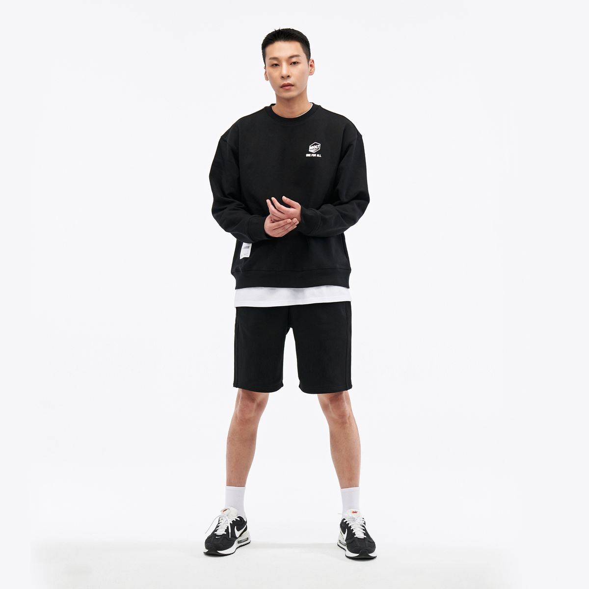 몰트(MOLT) Signature 로고 스퀘어 라벨 맨투맨(블랙)