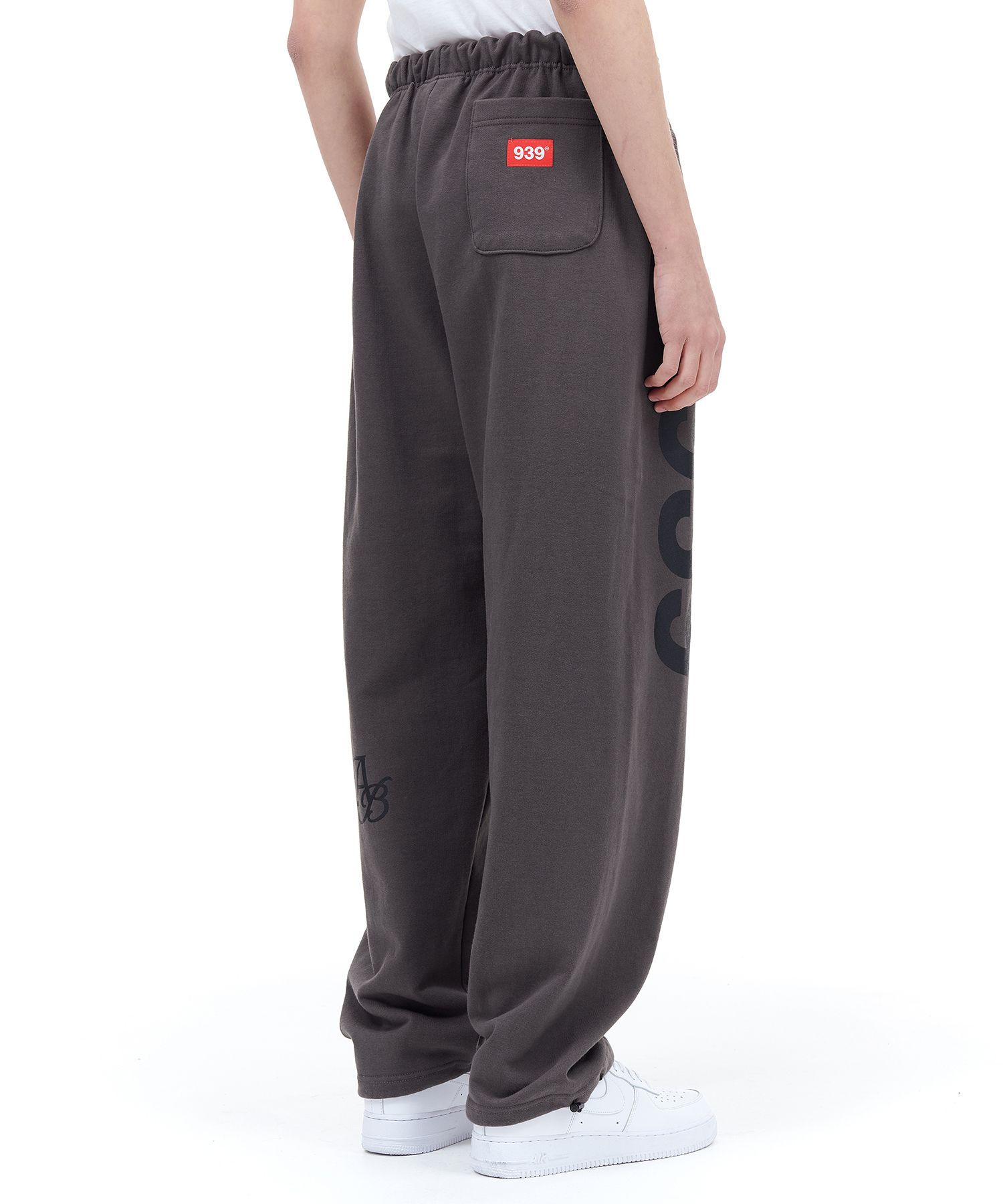 MUSINSA | ARCHIVE BOLD 939 LOGO SWEAT PANTS (DARK GRAY)(Raised)