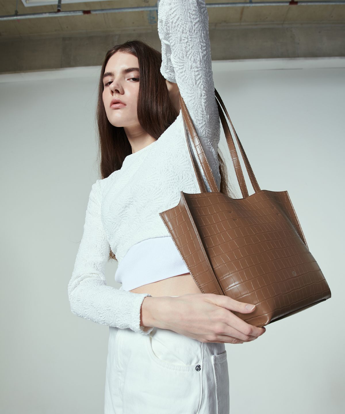 결(GYEOL) RIKO-SHOPPER_CROC (Raw Umber)