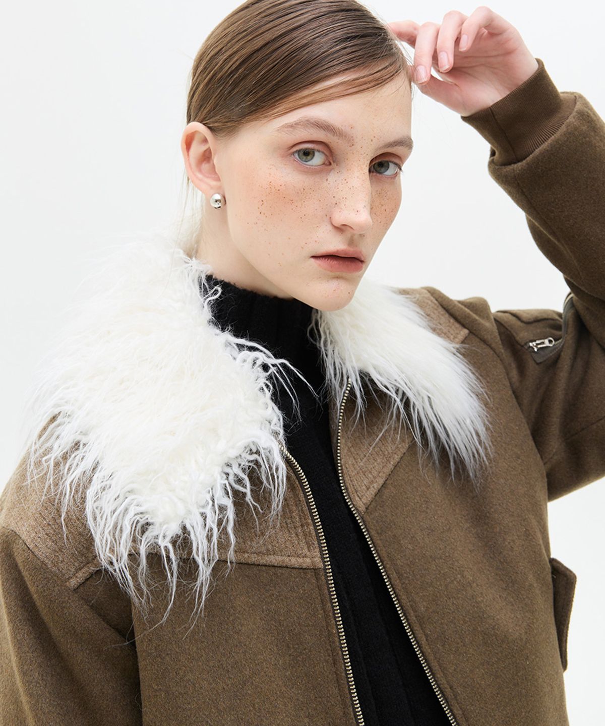 라티젠(LARTIGENT) LX FUR COLLAR JUMPER(KHAKI)