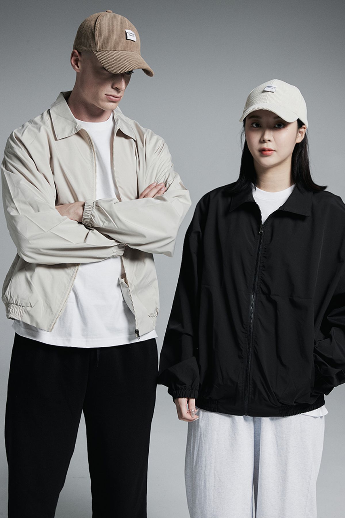 어퍼스트로피 콤마(APOSTROPHE COMMA) 하프폴드 라벨 코듀로이 볼캡 (아이보리)