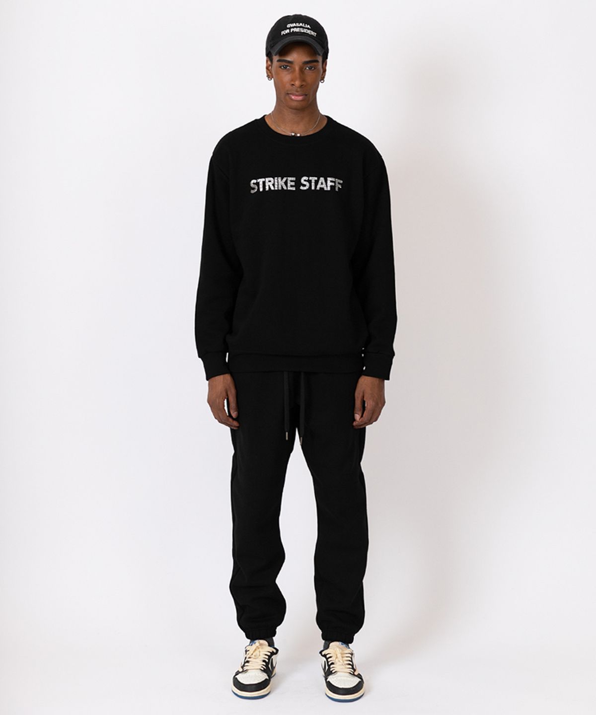 스트라이크(STRIKE) 릴랙스핏 조거스 팬츠 (BLACK)