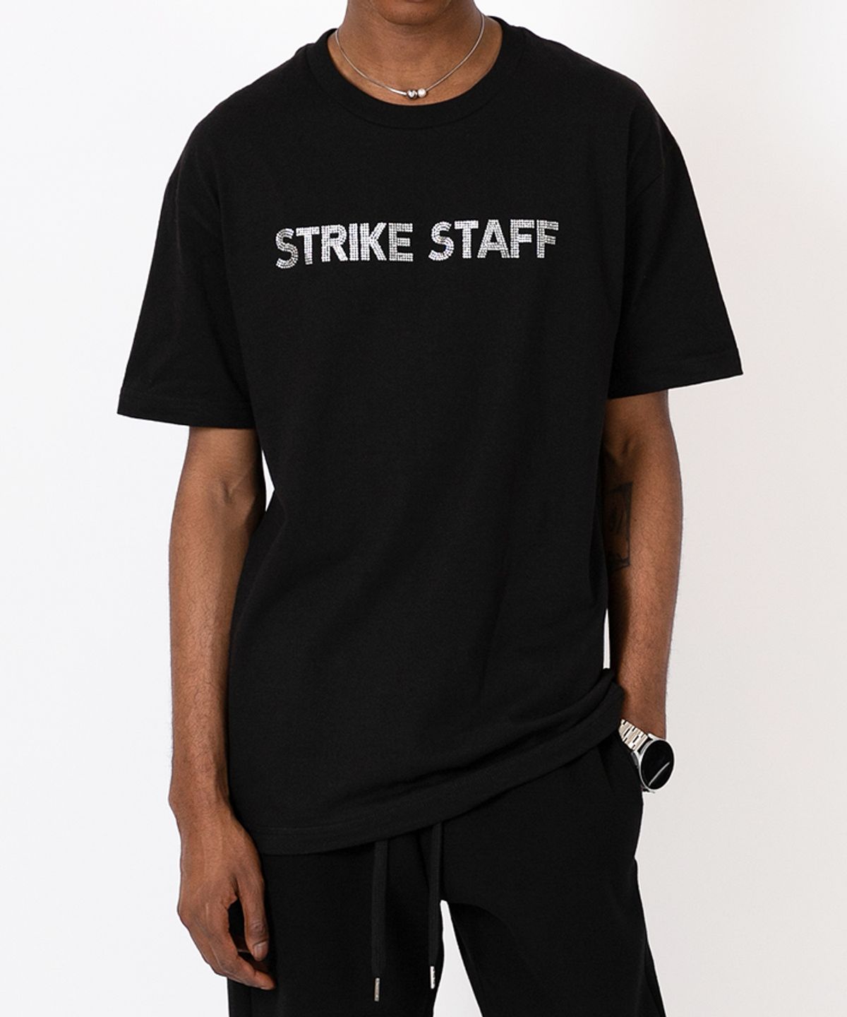 스트라이크(STRIKE) 스태프 크리스탈 티셔츠 (BLACK)