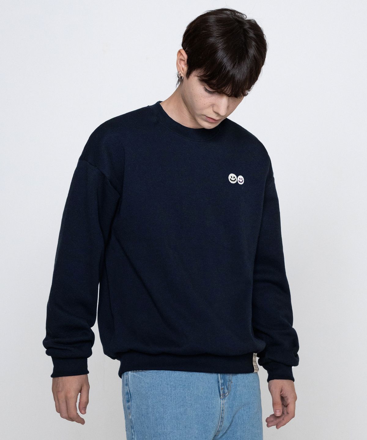 그레이버(GRAVER) [UNISEX]더블 스마일 자수 로고 맨투맨_네이비