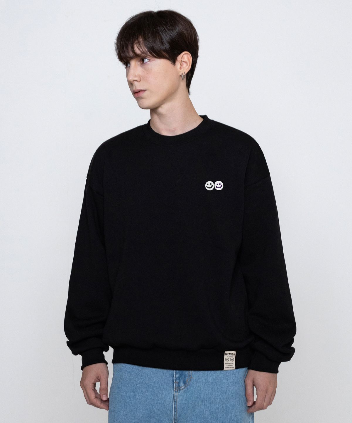 그레이버(GRAVER) [UNISEX]더블 스마일 자수 로고 맨투맨_블랙