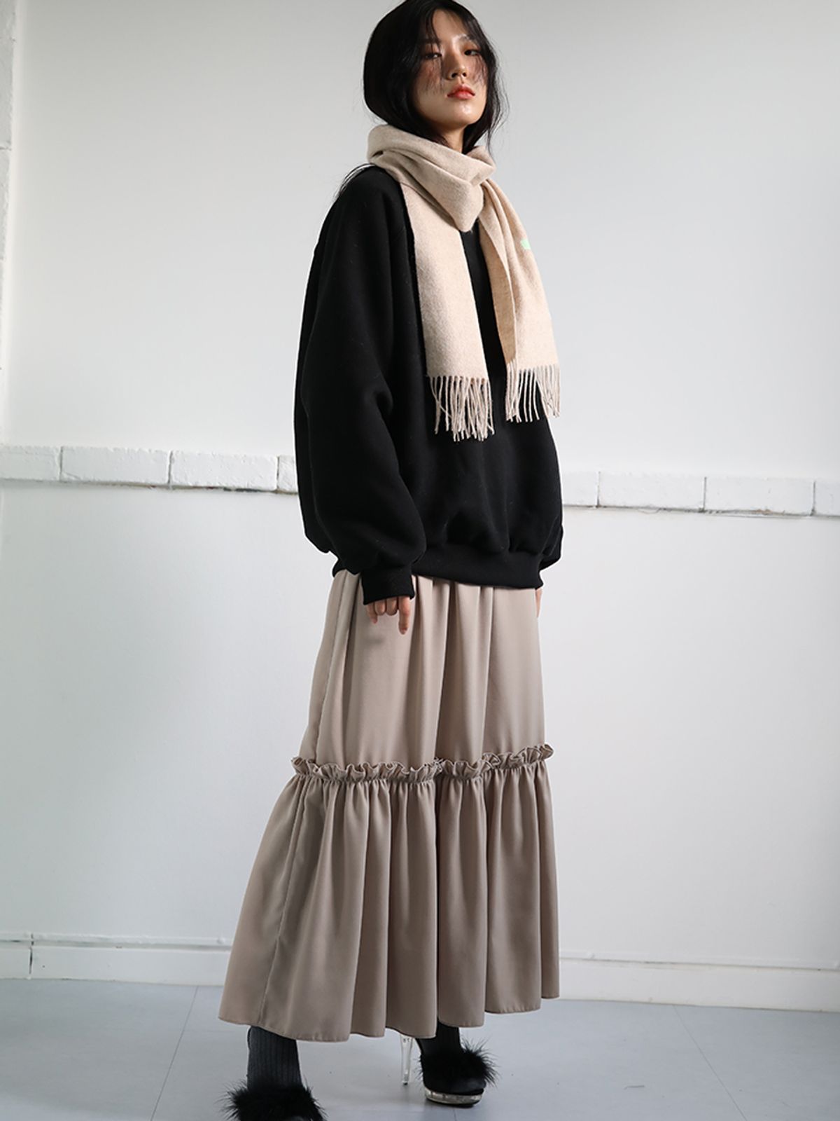 쏘리, 투 머치 러브(SORRY, TOO MUCH LOVE) Logo Printed Wool Muffler_Beige