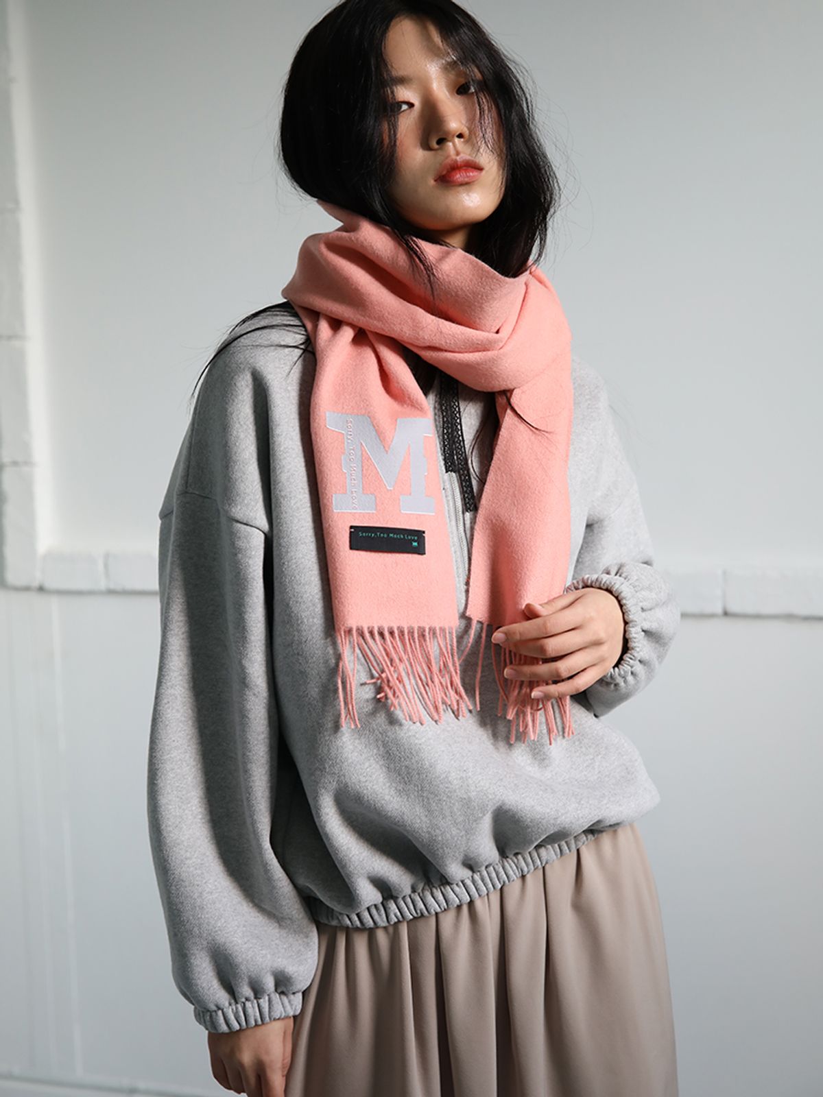 쏘리, 투 머치 러브(SORRY, TOO MUCH LOVE) Logo Printed Wool Muffler_Pink