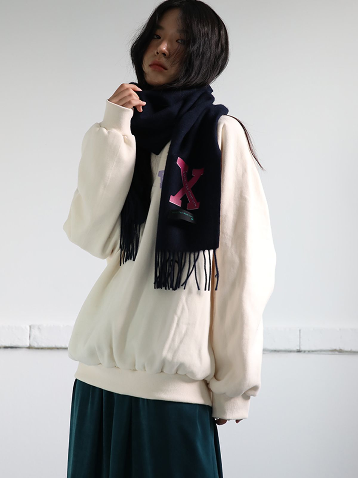 쏘리, 투 머치 러브(SORRY, TOO MUCH LOVE) Logo Printed Wool Muffler_Navy