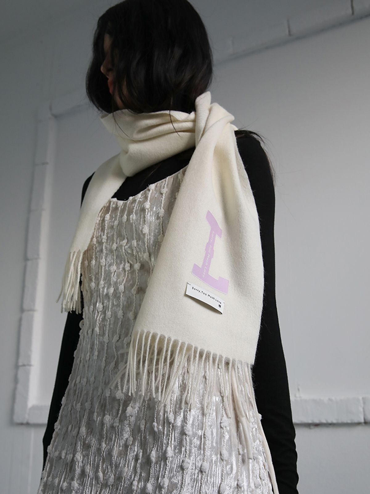 쏘리, 투 머치 러브(SORRY, TOO MUCH LOVE) Logo Printed Wool Muffler_Cream