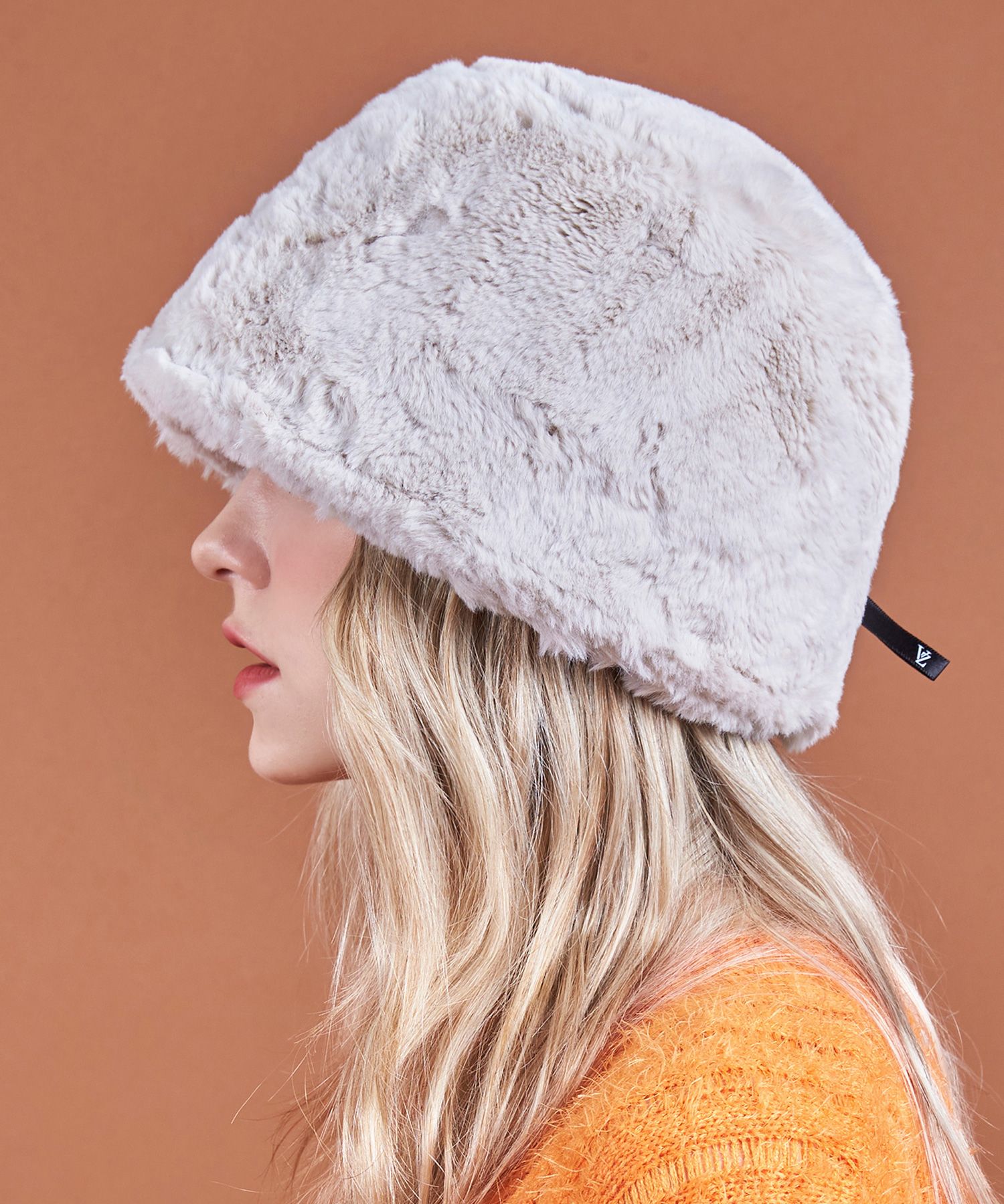 ★VARZAR★ Fur Long Label Solid Drop Bucket Hat Cream MUSINSA | VARZAR Fur Long Label Solid Drop Bucket Hat Cream