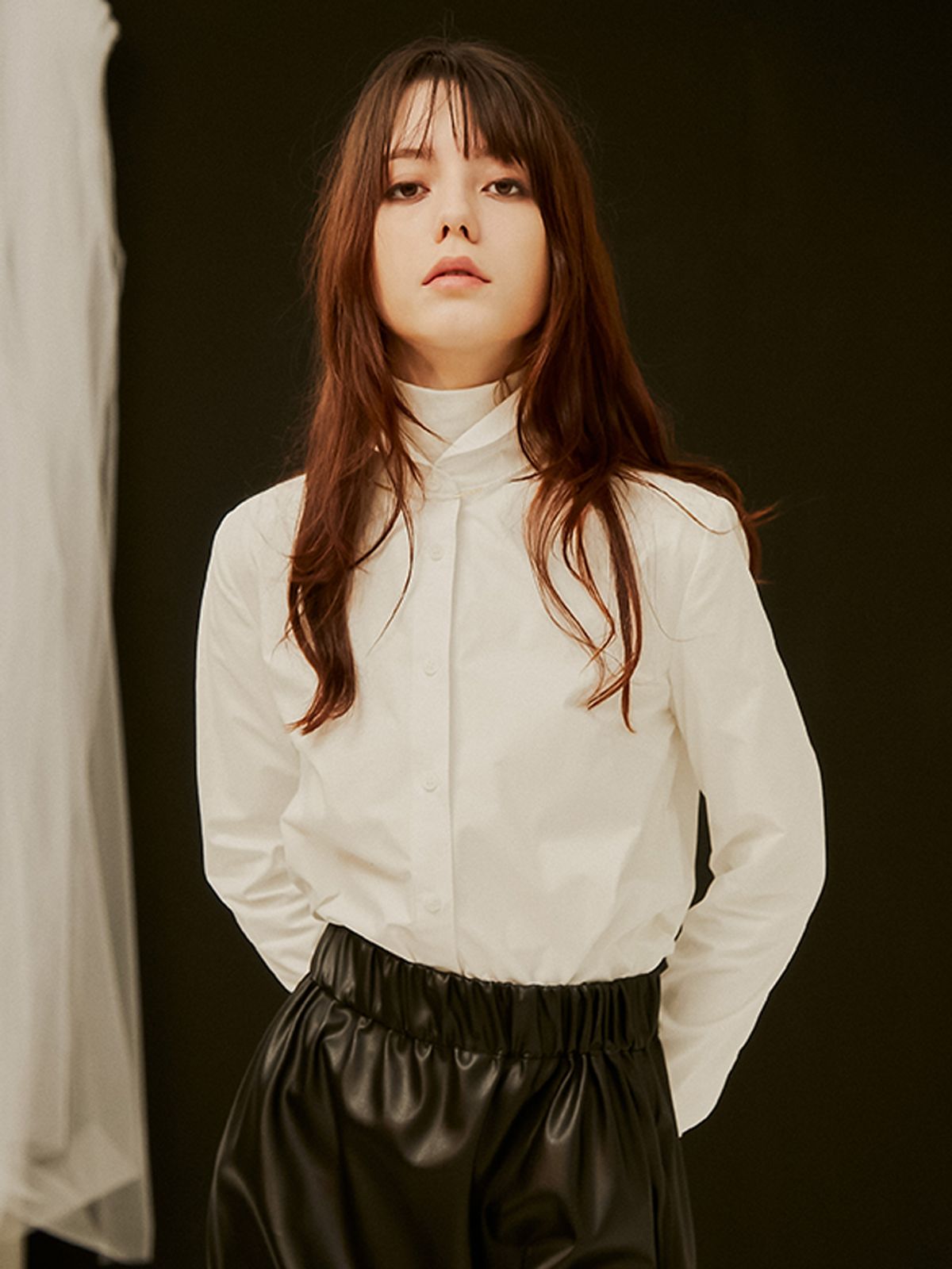 쏘리, 투 머치 러브(SORRY, TOO MUCH LOVE) Premium Cotton High Collar Blouse_White