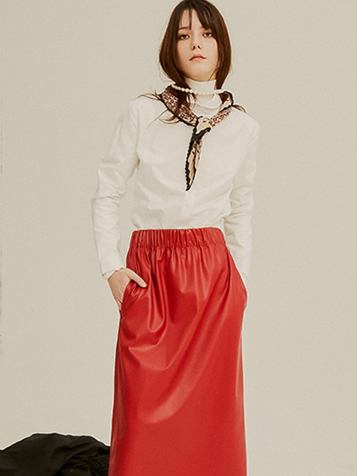 쏘리, 투 머치 러브(SORRY, TOO MUCH LOVE) Premium Cotton High Collar Blouse_White