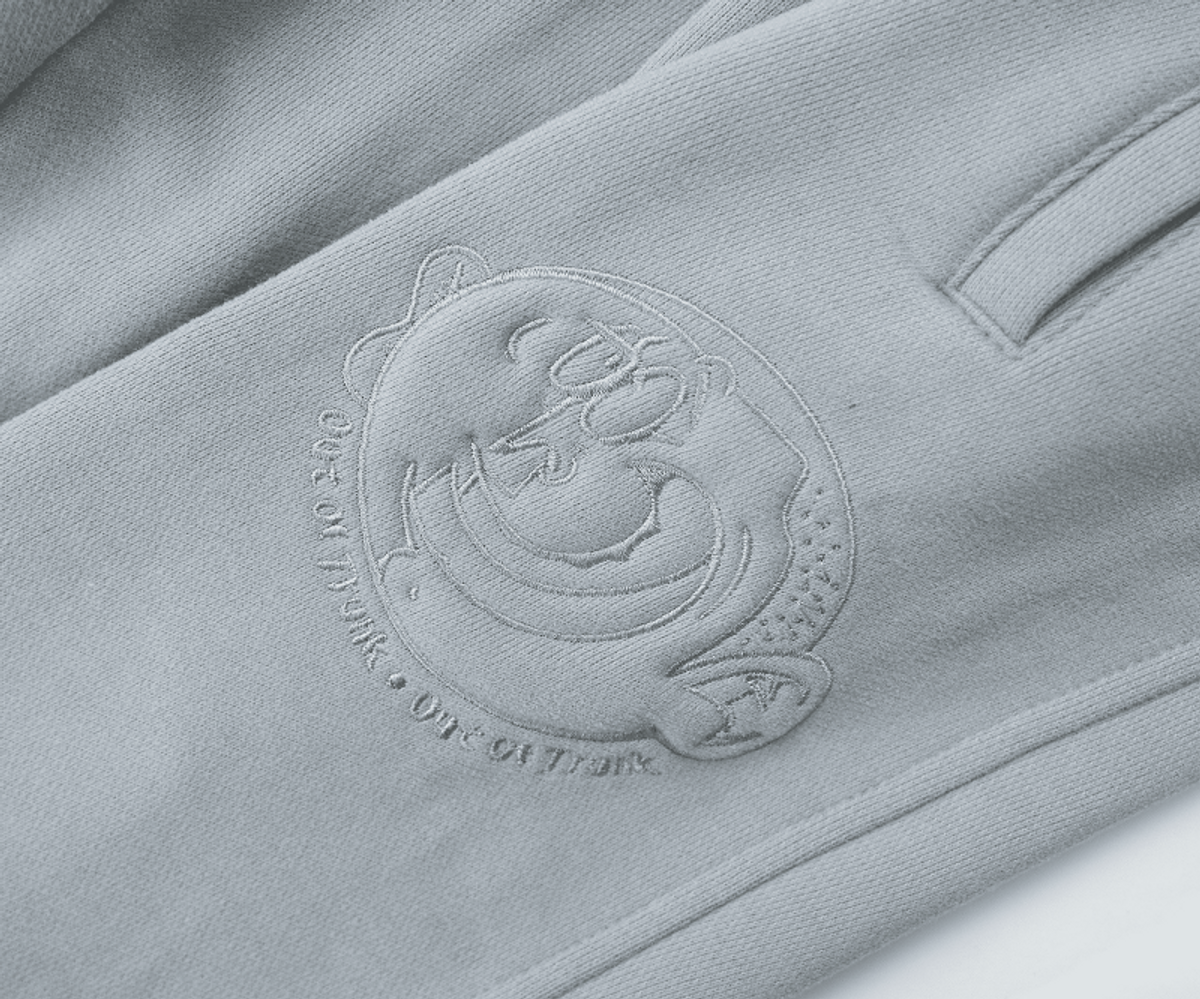 아웃 오브 트렁크(OUT OF TRUNK) Character Sweatpants (Light Grey)