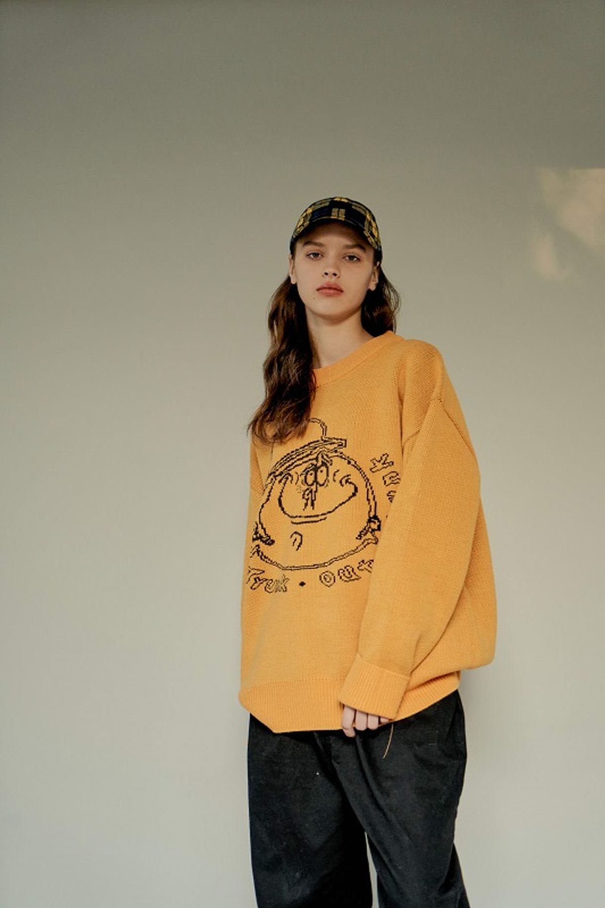 아웃 오브 트렁크(OUT OF TRUNK) Mutt Knit Sweater (Mustard)