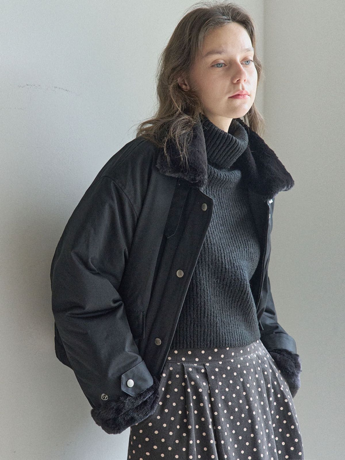 아방(AVANT-G) Turtleneck Cropped Knit Pullover - BLACK