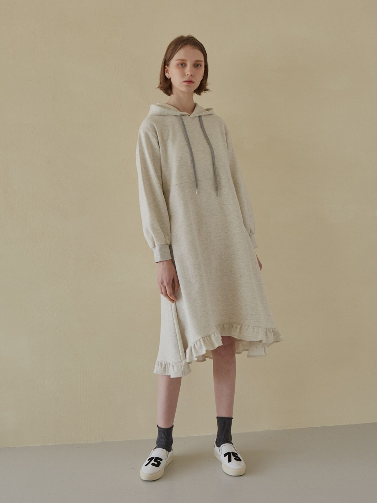 아방(AVANT-G) Hooded Frill Long Dress - Ivory (기모버젼)