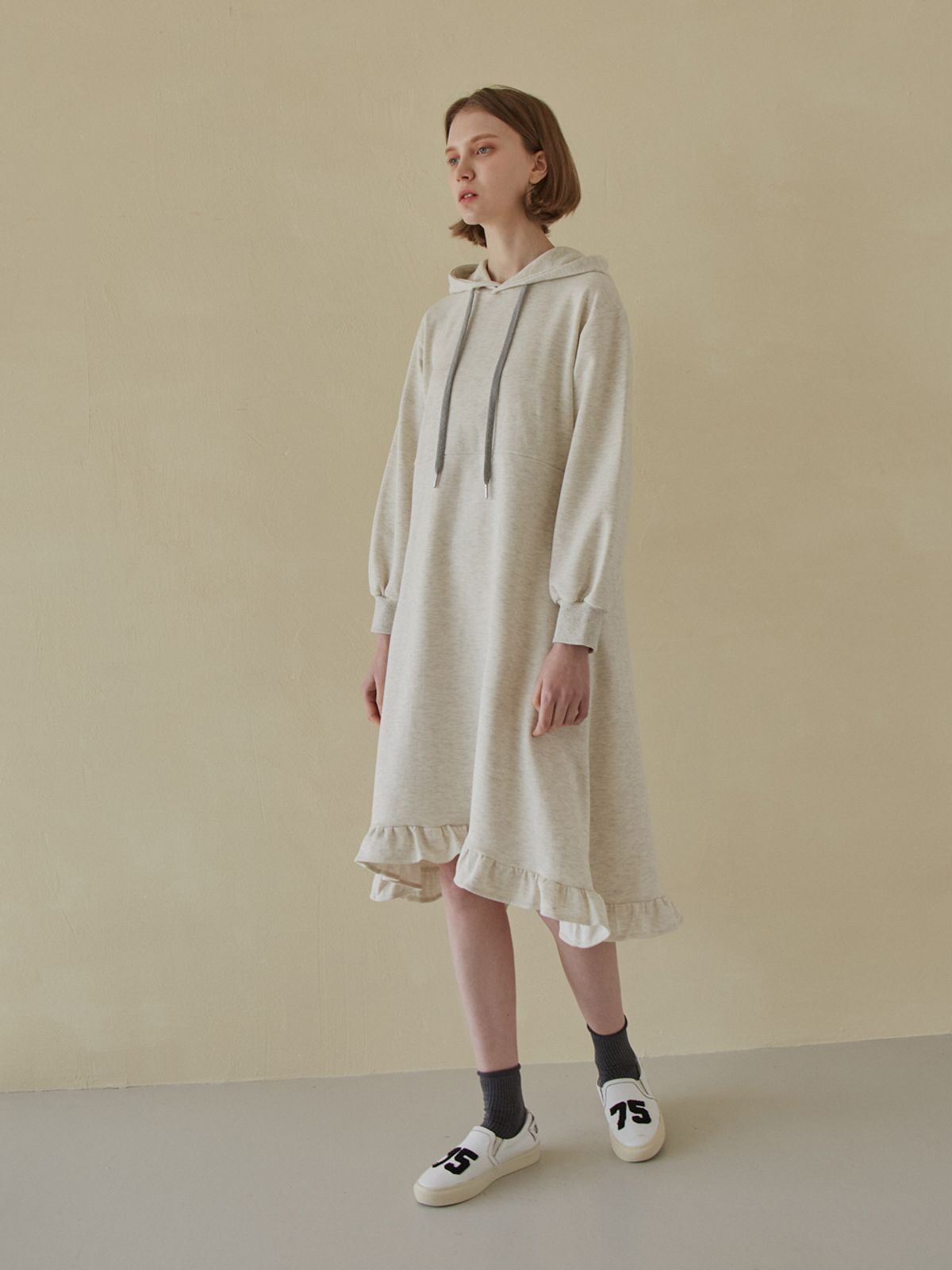 아방(AVANT-G) Hooded Frill Long Dress - Ivory (기모버젼)