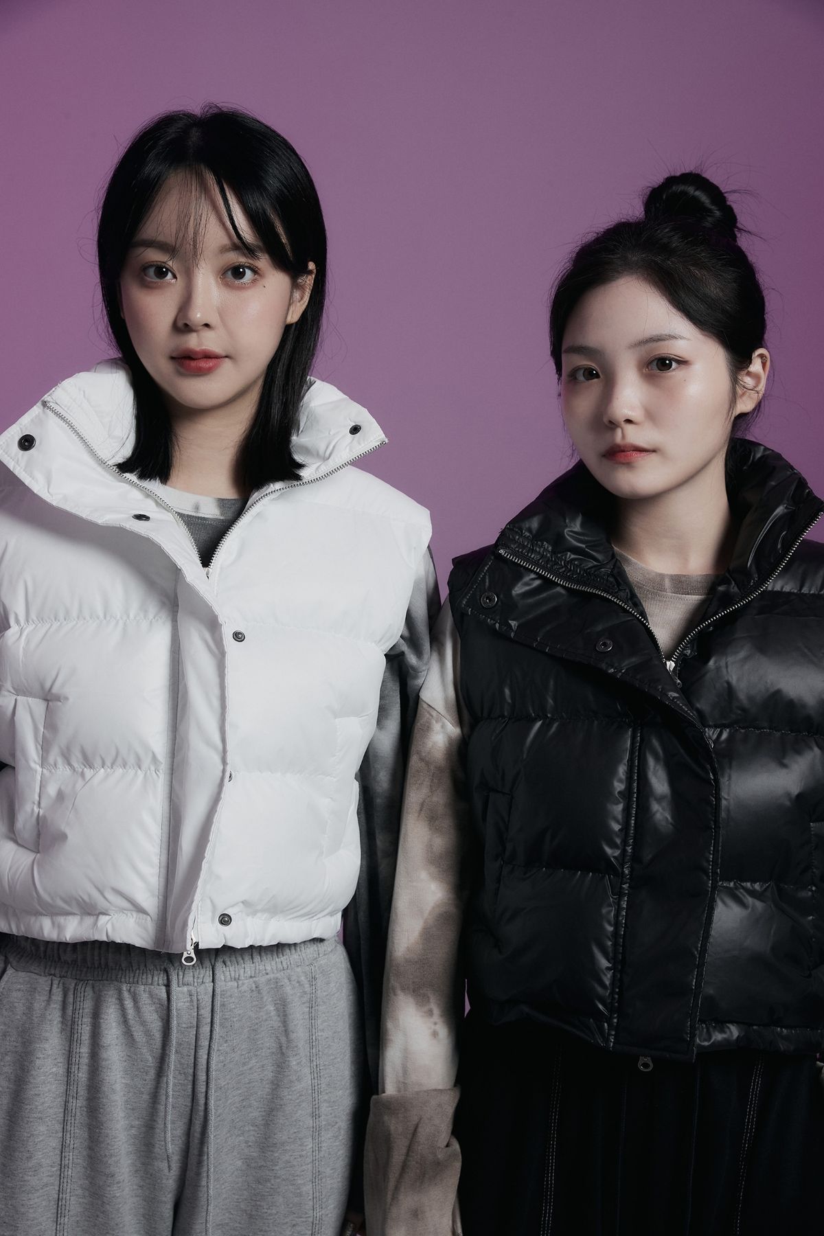 어퍼스트로피 콤마(APOSTROPHE COMMA) 글로시 크롭 패딩 베스트 (화이트)