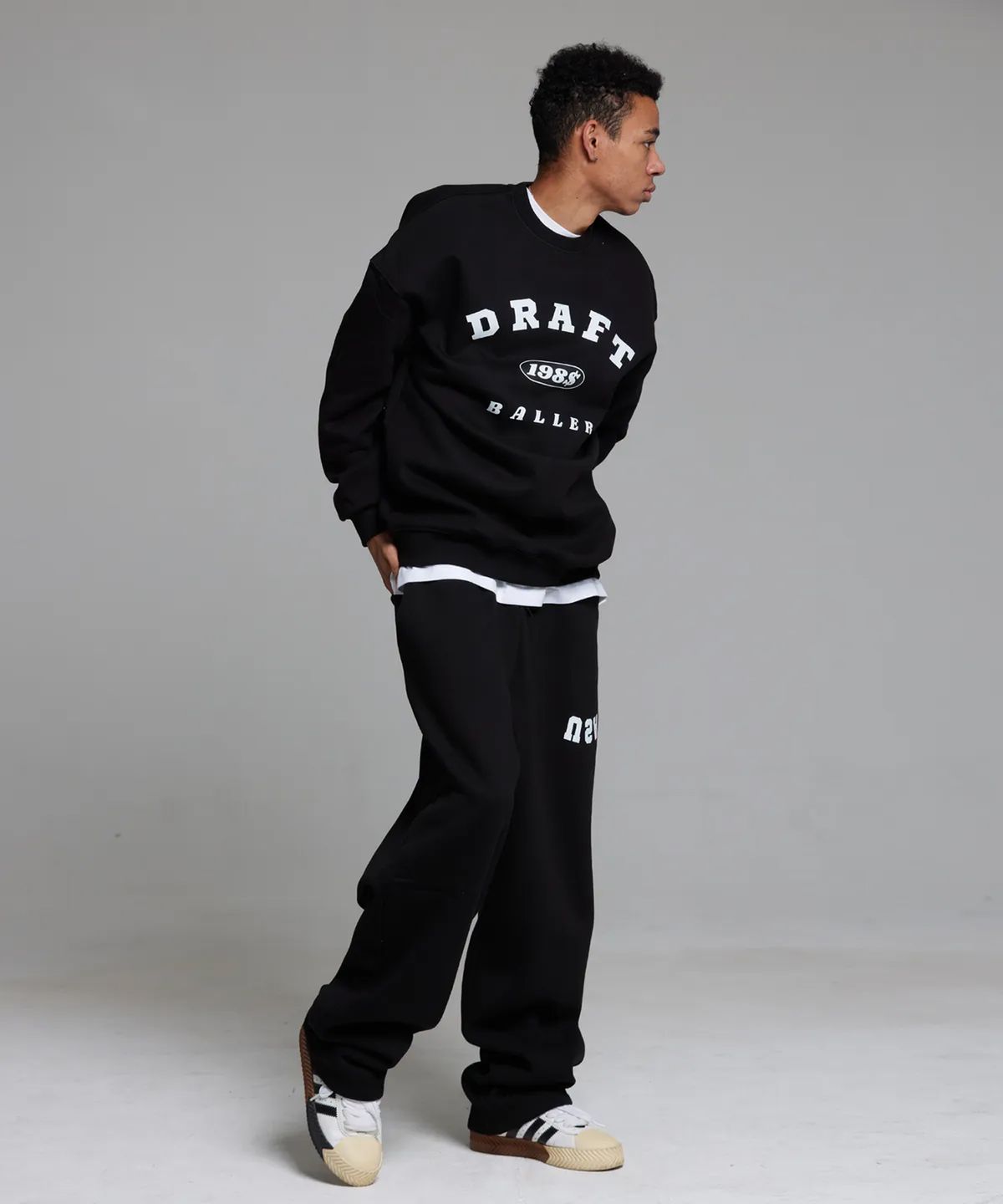 크림소다랩(CREAM SODA LAB) 198$ 드래프트 아크 볼러 오버핏 맨투맨 블랙