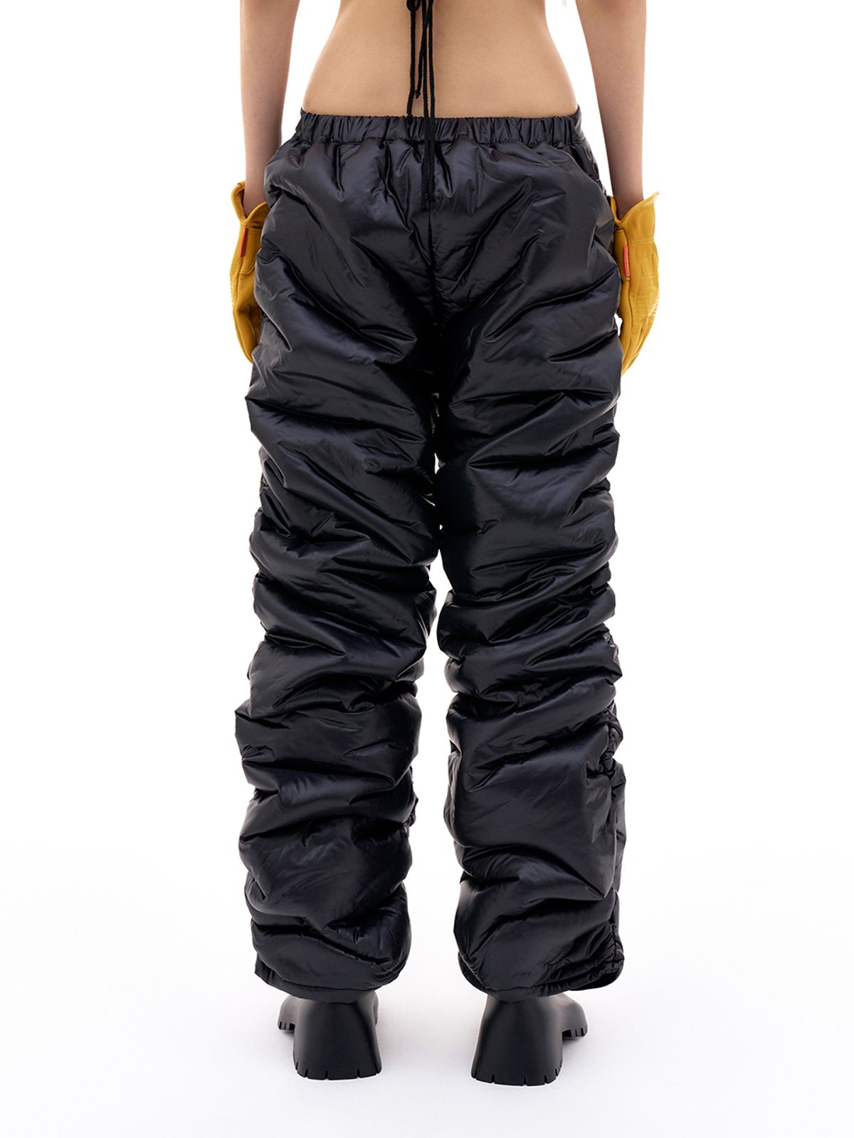 와이이이엘(YEEL) SHIRRING PADDED PANTS BLACK
