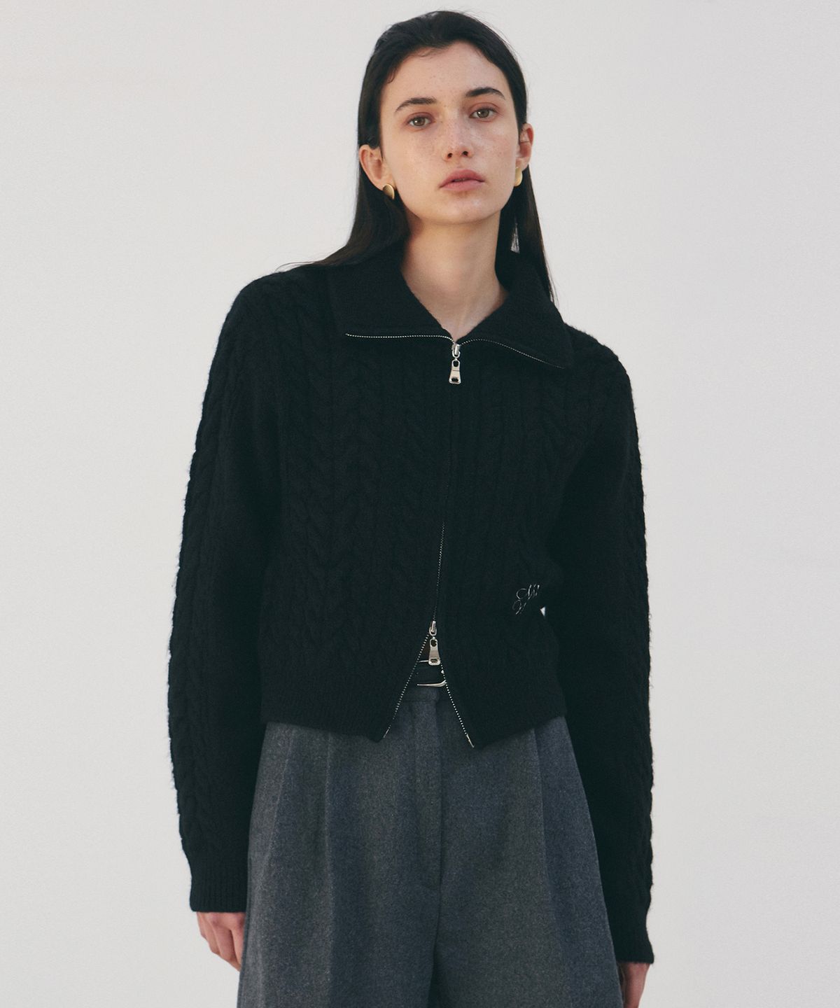 닉앤니콜(NICK&NICOLE) NICOLE TWIST SWEATER ZIP UP_BLACK